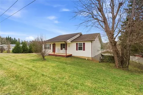 1325 Stewart Dr, Mount Airy, NC 27030
