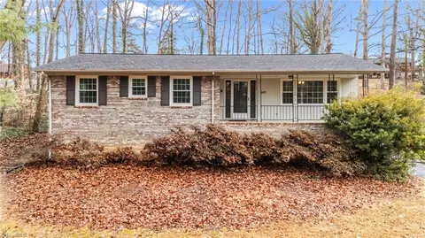 507 Valleybrook Dr, Jamestown, NC 27282