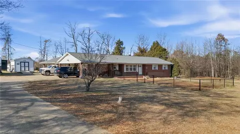 896 Knowles Rd, Reidsville, NC 27320