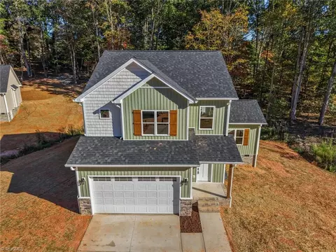 517 Woods Dr, Randleman, NC 27317