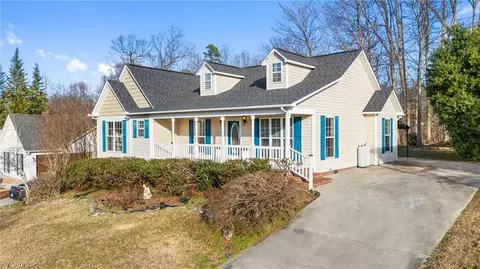 12 Shanda Ct, Thomasville, NC 27360