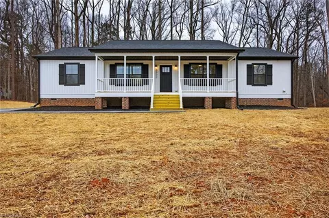2977 Durant Dr, Winston Salem, NC 27107