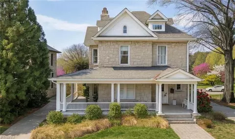 607 Main St N, Mount Airy, NC 27030