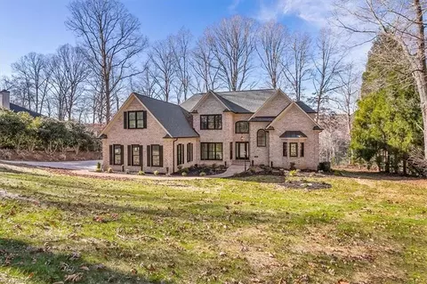 320 Lake Point Ln, Belews Creek, NC 27009