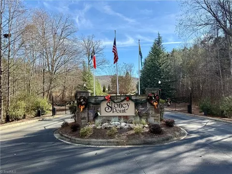 200 E Harbor Dr, Lexington, NC 27295