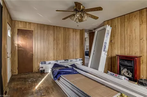 Living - 513 Ridgecrest Dr, High Point, NC 27262 photo 2 of 3