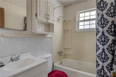 Bath - 513 Ridgecrest Dr, High Point, NC 27262 photo 1 of 1