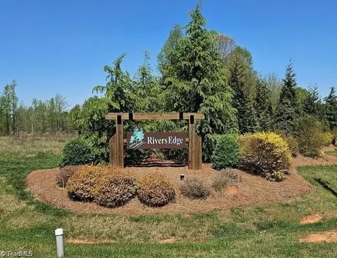 2525 Rivers Edge Rd, Summerfield, NC 27358