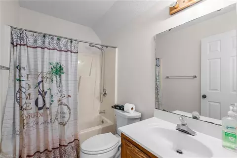 Bath - 2016 Candelar Dr, High Point, NC 27265 photo 6 of 7