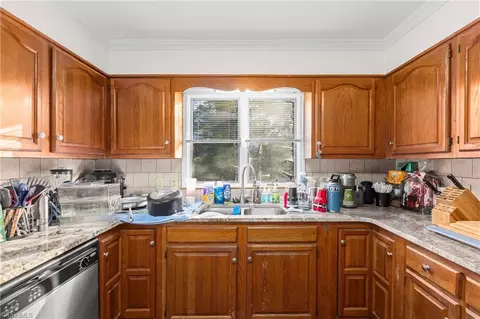 Kitchen - 2016 Candelar Dr, High Point, NC 27265 photo 2 of 3