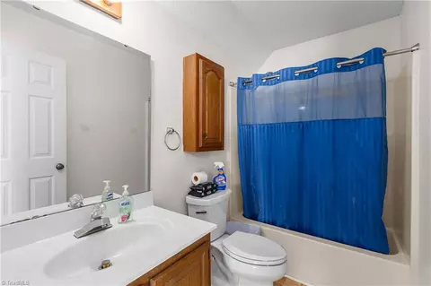 Bath - 2016 Candelar Dr, High Point, NC 27265 photo 7 of 7