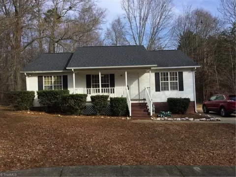 104 Brown St W, Mebane, NC 27302