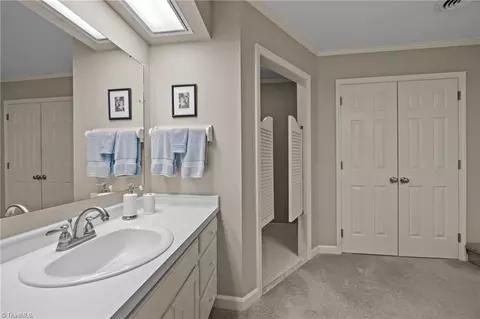 Bath - 1270 Thayer Dr, Asheboro, NC 27205 photo 4 of 6