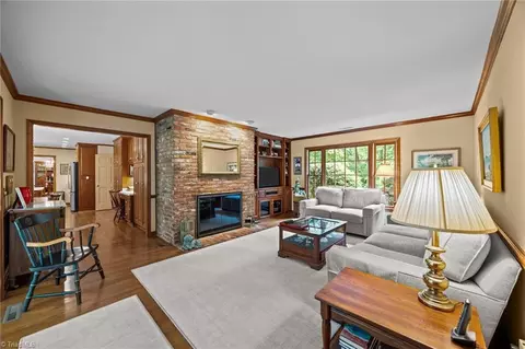 Living - 1270 Thayer Dr, Asheboro, NC 27205 photo 2 of 3