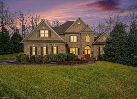 5902 Snow Hill Dr, Summerfield, NC 27358