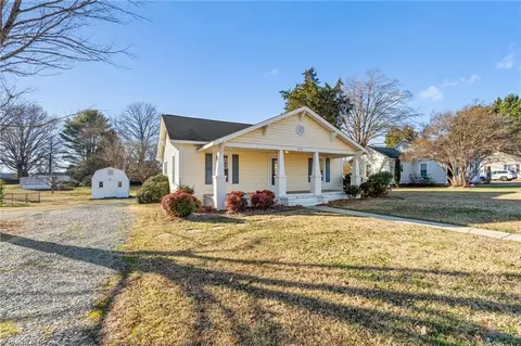 2722 Darrow Rd, Walkertown, NC 27051
