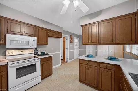 2300 Gordon Rd, High Point, NC 27265 photo 12