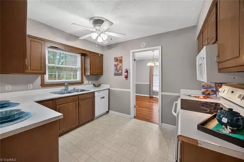 2300 Gordon Rd, High Point, NC 27265 photo 11