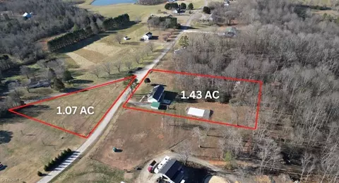 103 Simmons Farm Ln, Ararat, NC 27007