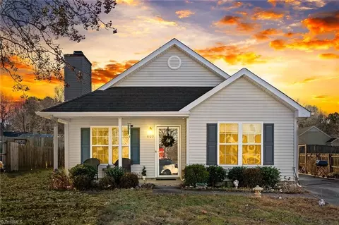809 Banner Oak Ct, Greensboro, NC 27406