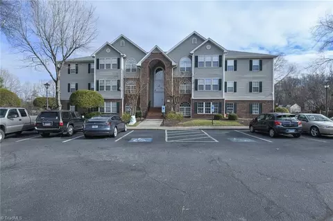 521 Scholastic Ct, Winston Salem, NC 27106