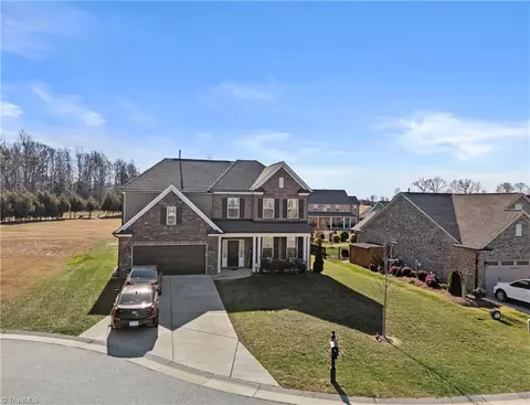 416 Freemont Dr, Thomasville, NC 27360