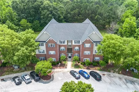 6941 Hanesbrook Cir #204, Clemmons, NC 27012