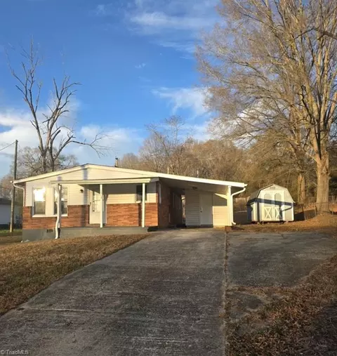 1313 Rivercrest Dr, Eden, NC 27288