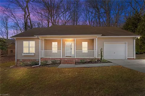 2310 Rothwood Acres Rd, Greensboro, NC 27406