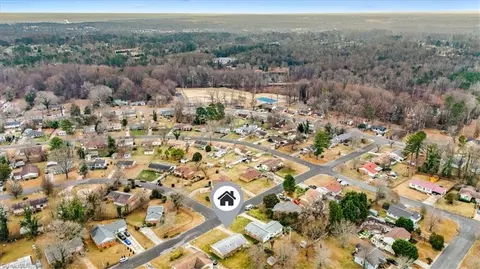 View/Area - 601 Runyon Dr, High Point, NC 27260 photo 11 of 13