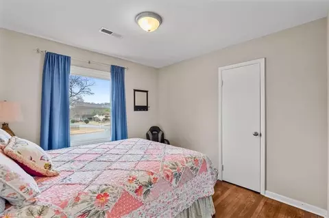 Bedroom - 601 Runyon Dr, High Point, NC 27260 photo 4 of 8