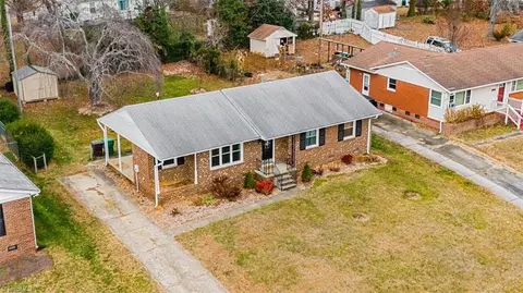 View/Area - 601 Runyon Dr, High Point, NC 27260 photo 2 of 13