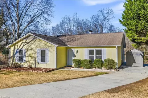 4 Wakerobin Ct, Greensboro, NC 27407