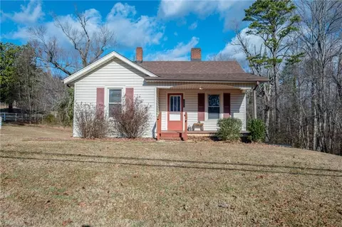 2660 Pine St W, Mount Airy, NC 27030