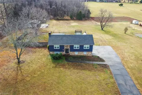 399 Comanche Dr, Advance, NC 27006