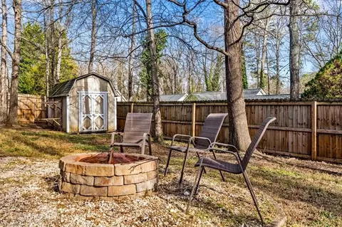 Exterior - 402 Shadybrook Rd, High Point, NC 27265 photo 8 of 9