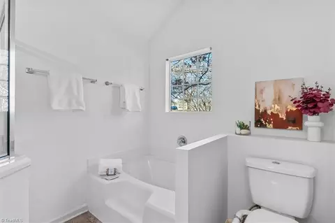 Bath - 402 Shadybrook Rd, High Point, NC 27265 photo 1 of 4
