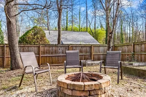 Exterior - 402 Shadybrook Rd, High Point, NC 27265 photo 7 of 9