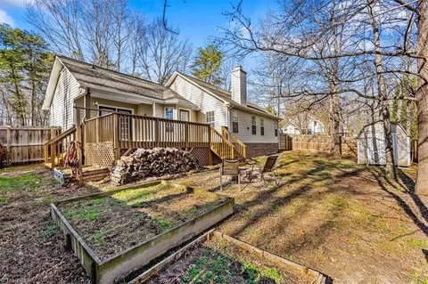 Exterior - 402 Shadybrook Rd, High Point, NC 27265 photo 9 of 9