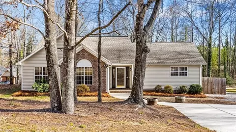 Exterior - 402 Shadybrook Rd, High Point, NC 27265 photo 2 of 9
