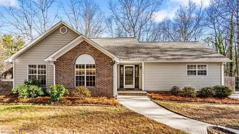 402 Shadybrook Rd, High Point, NC 27265