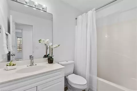 Bath - 402 Shadybrook Rd, High Point, NC 27265 photo 4 of 4