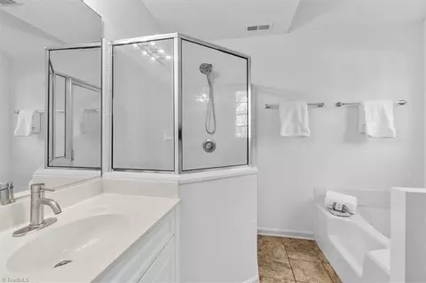 Bath - 402 Shadybrook Rd, High Point, NC 27265 photo 3 of 4