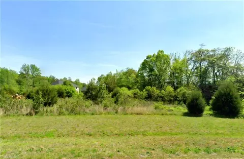 1437 Loch Lomond Dr, Summerfield, NC 27358