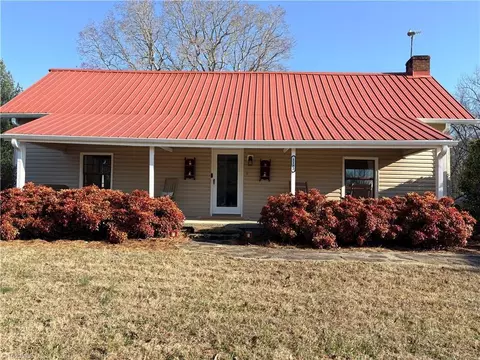 1182 Rosebud Rd, Walnut Cove, NC 27052
