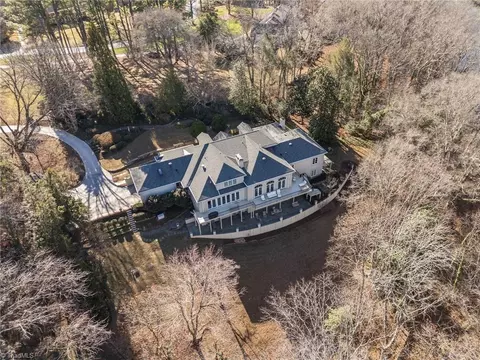 4 Deerwood Ct, Greensboro, NC 27410