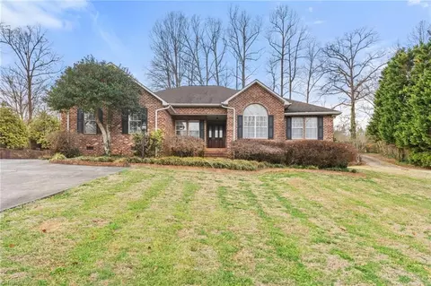 471 Hunting Ridge Dr W, Thomasville, NC 27360