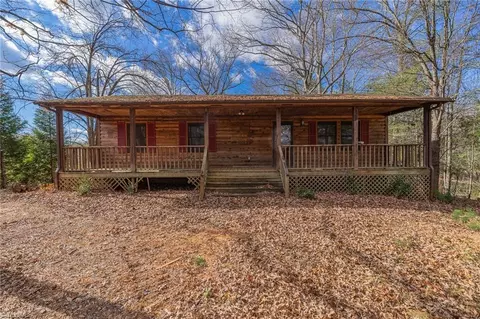 3089 Pipers Gap Rd, Mount Airy, NC 27030