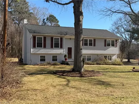 213 Hillcrest Dr, King, NC 27021