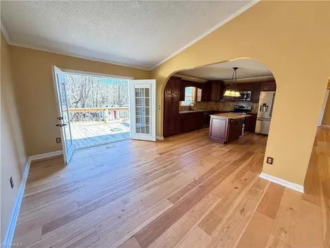 Living - 213 Hillcrest Dr, King, NC 27021 photo 15 of 17